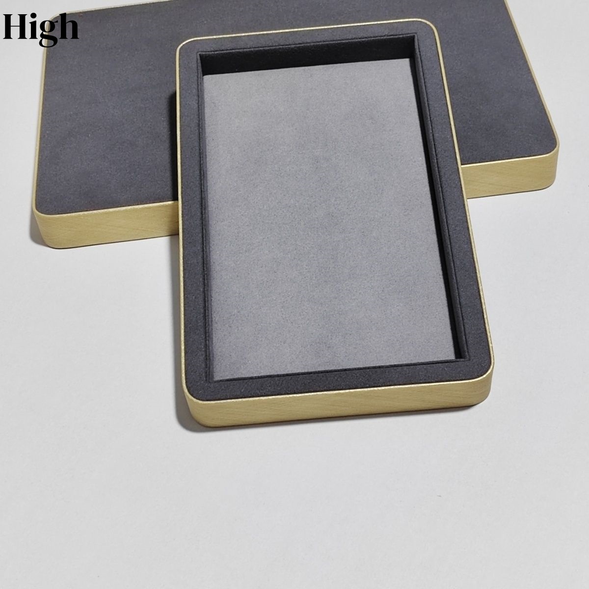 Luxury Watch Photo - Schmuck-Display-Tablett aus grauem Wildleder mit Metallrand,