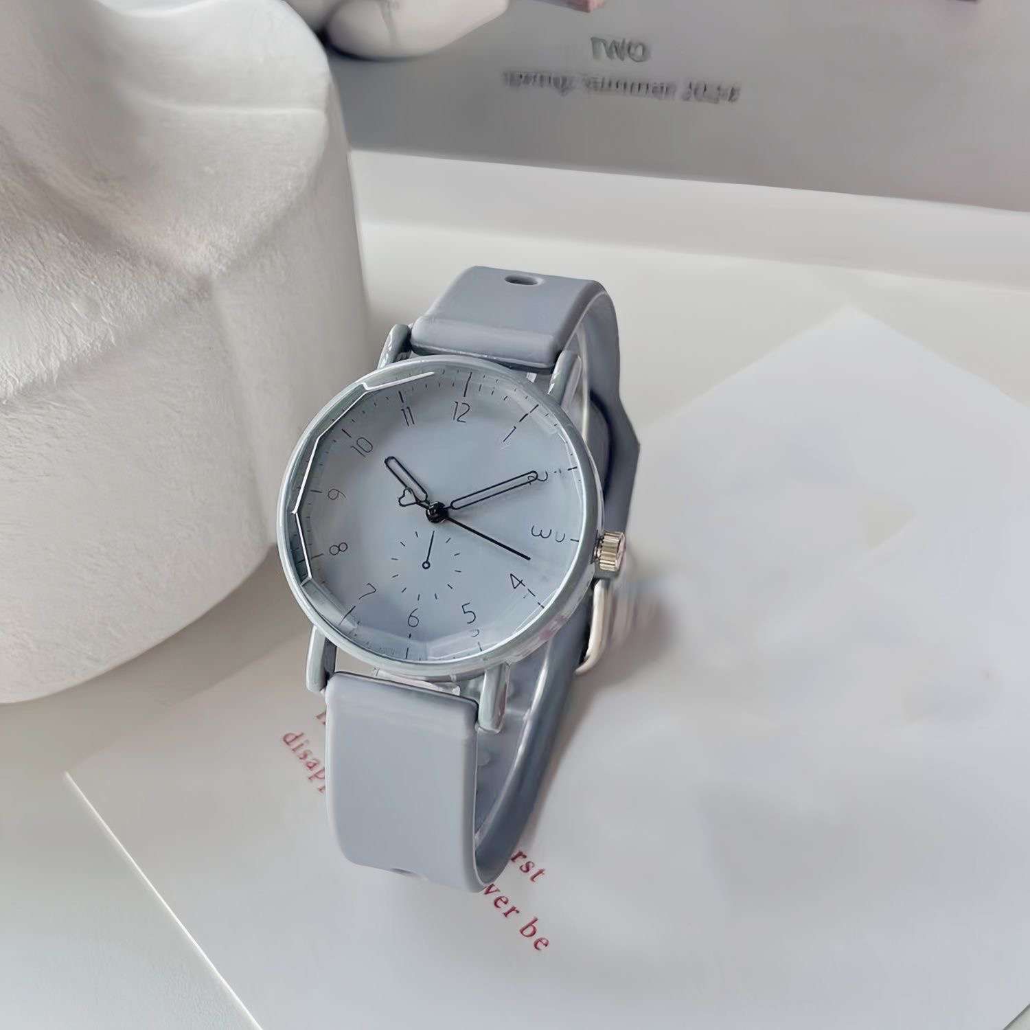 Mode Arabisch Zifferblatt Frau – Luxury Watch With Rubber Strap Bewertung und Preis