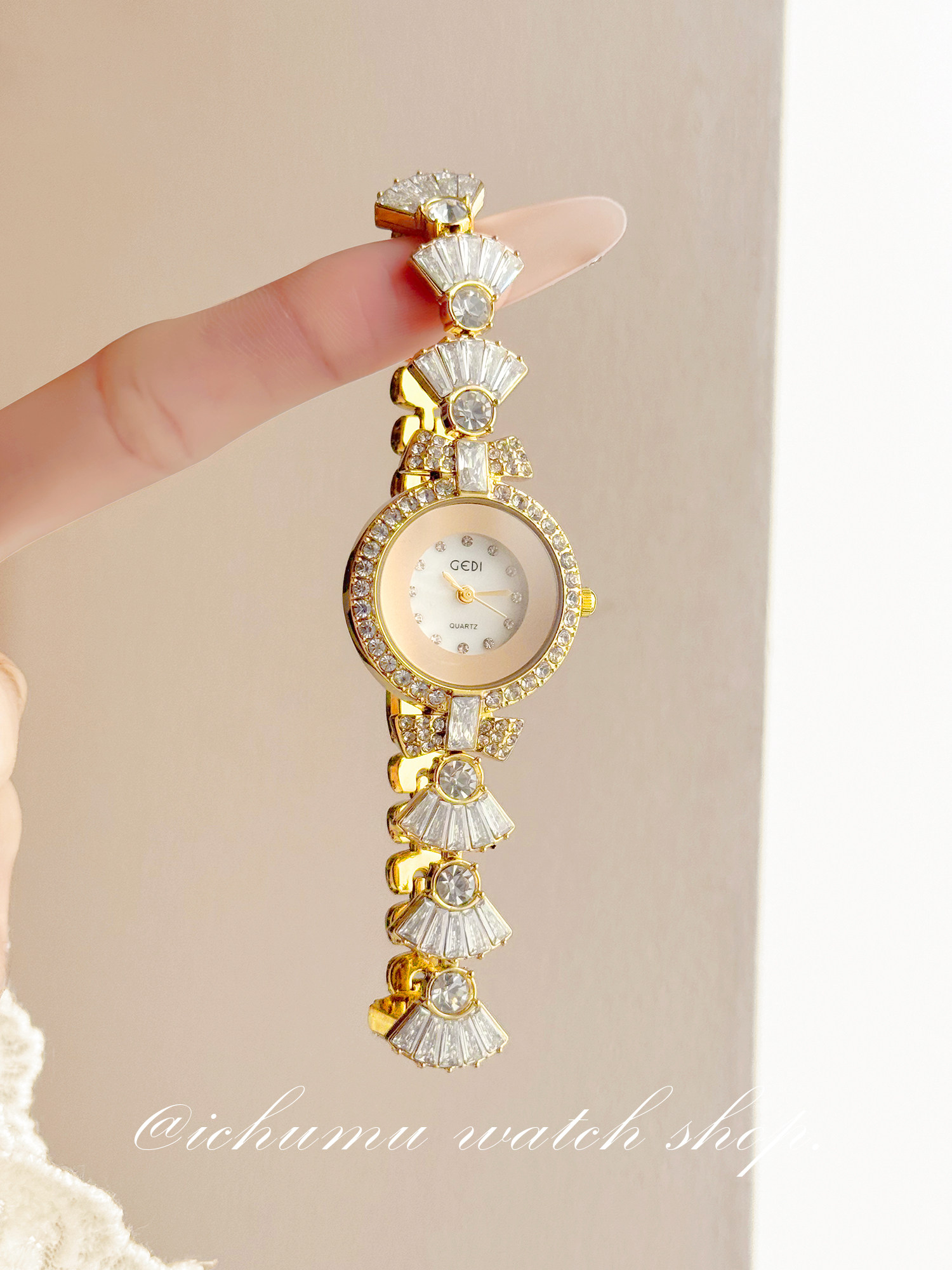 Meerjungfrauen-Damenuhr: Luxur – Luxury Watch & Jewellery Bewertung und Preis
